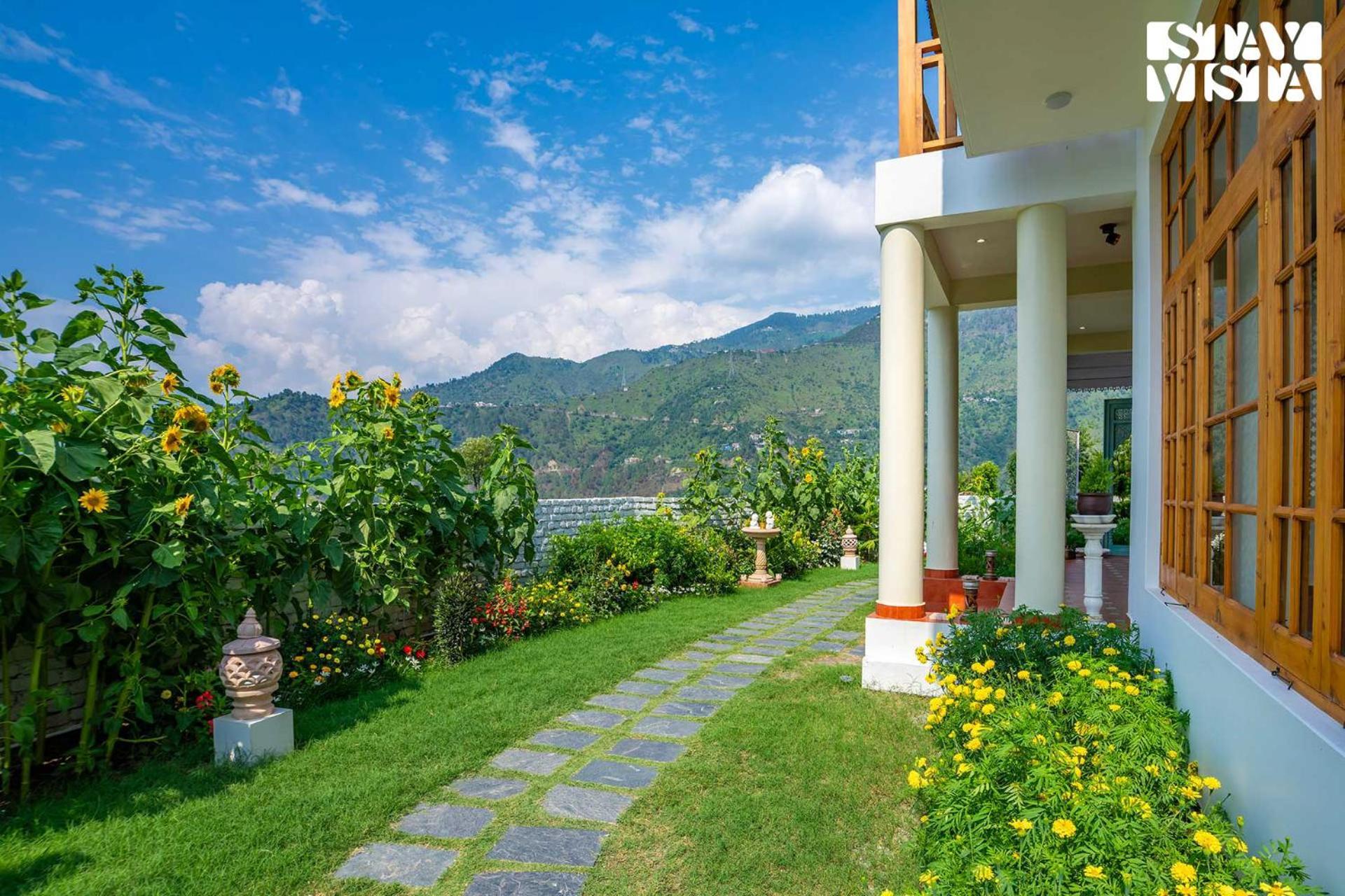 Stayvista At The Oakridge 4 Bhk Villa In Dharamshala With Jacuzzi & Balcony Чамба Экстерьер фото