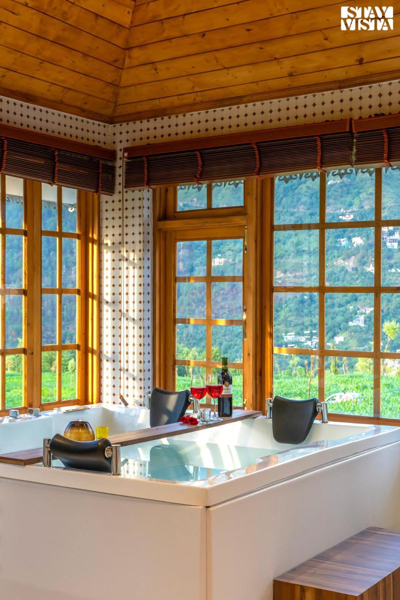Stayvista At The Oakridge 4 Bhk Villa In Dharamshala With Jacuzzi & Balcony Чамба Экстерьер фото