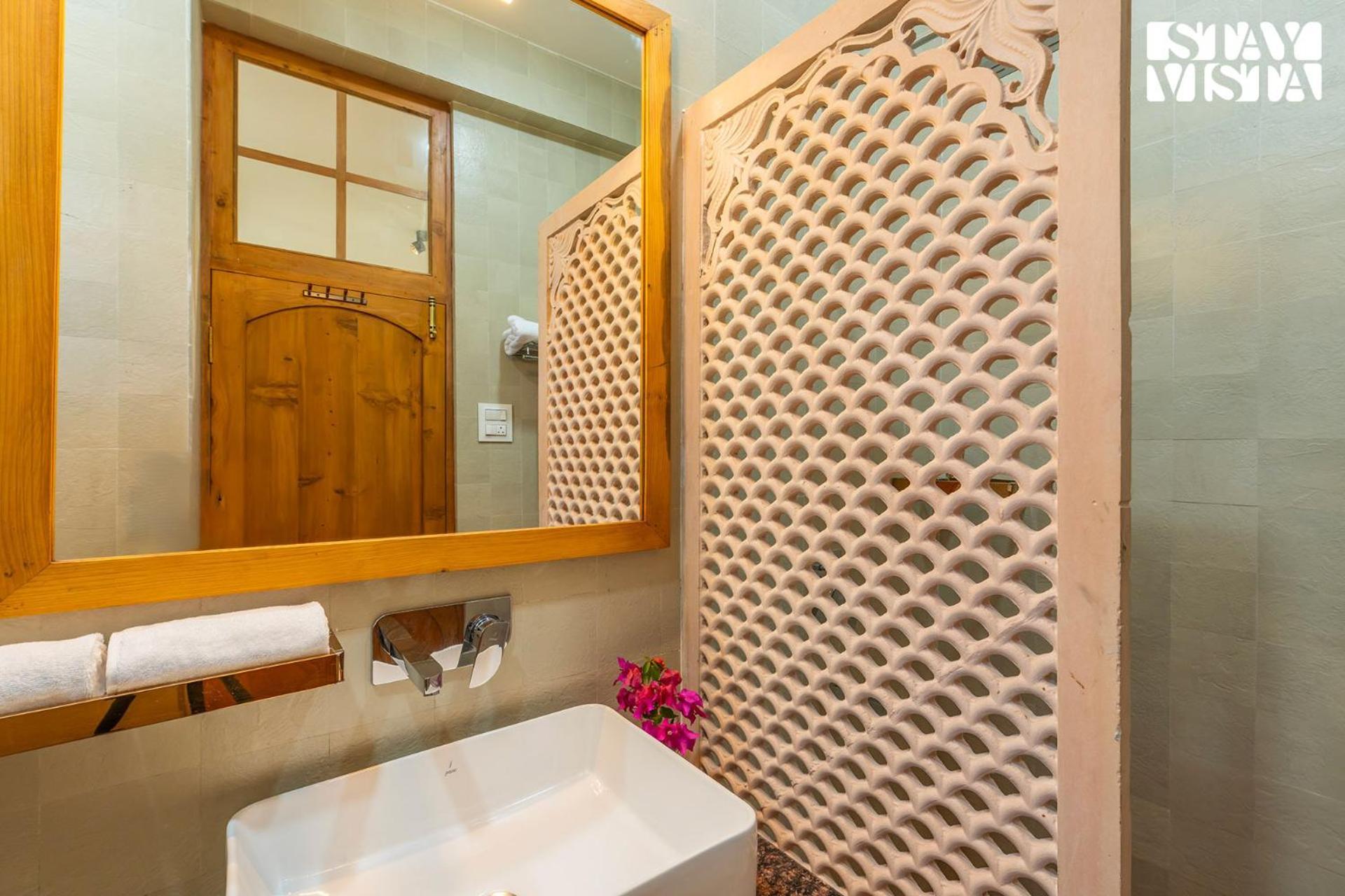 Stayvista At The Oakridge 4 Bhk Villa In Dharamshala With Jacuzzi & Balcony Чамба Экстерьер фото