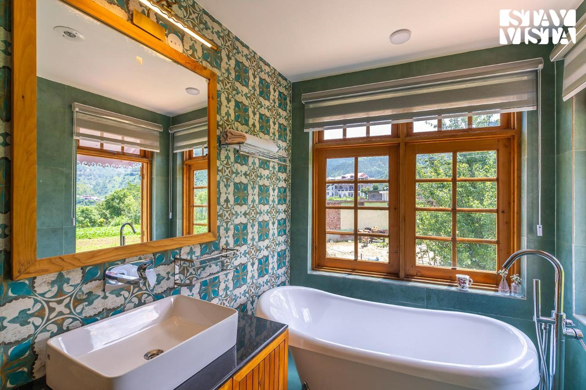 Stayvista At The Oakridge 4 Bhk Villa In Dharamshala With Jacuzzi & Balcony Чамба Экстерьер фото
